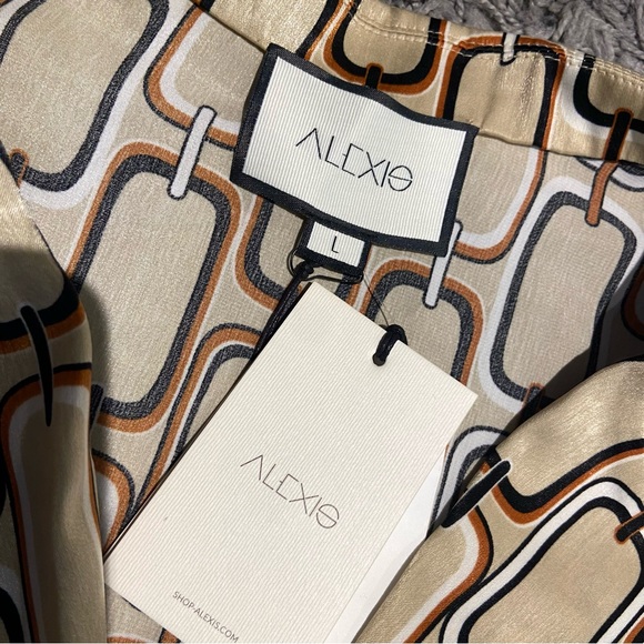 Alexis NEW Reyson Long Sleeve Chain Link Button Down Blouse Size L - Picture 15 of 16